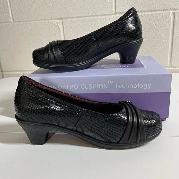 Black Women's Comfort Heel Pumps with Floral Accent NEW in box with xtra insoles - Picture 3 of 7